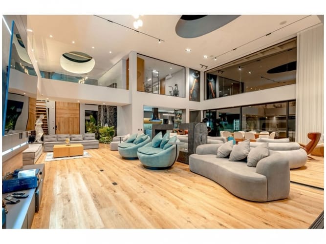 Casa de 7 alcobas en venta en El Poblado, Medellín · foto 13 de 24