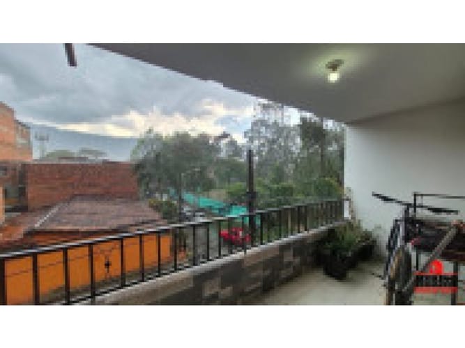 Casa de 3 alcobas en venta en Los Naranjos, Itagüí, 85 m² · foto 14 de 17