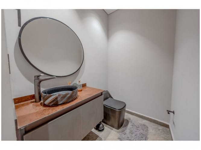 Casa de 7 alcobas en venta en El Poblado, Medellín · foto 17 de 24