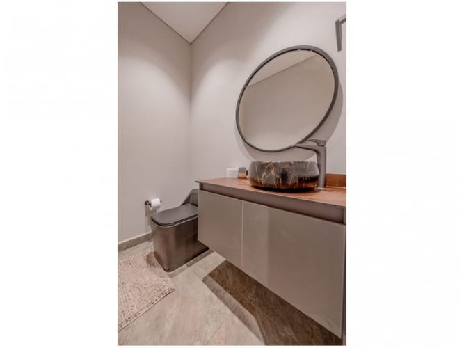 Casa de 7 alcobas en venta en El Poblado, Medellín · foto 18 de 24