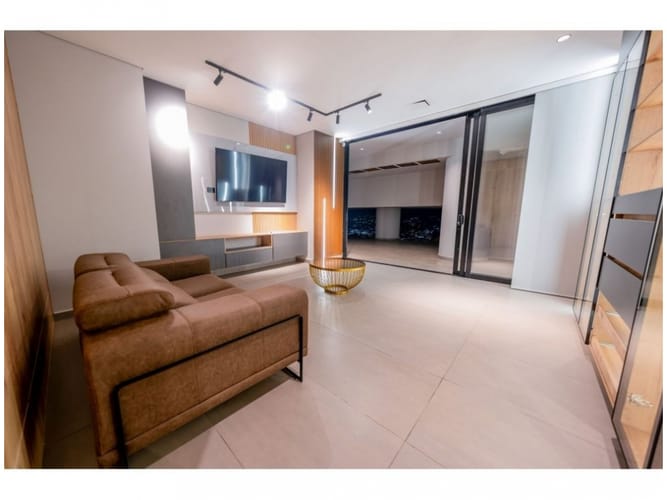 Casa de 7 alcobas en venta en El Poblado, Medellín · foto 19 de 24
