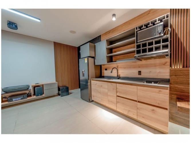 Casa de 7 alcobas en venta en El Poblado, Medellín · foto 22 de 24