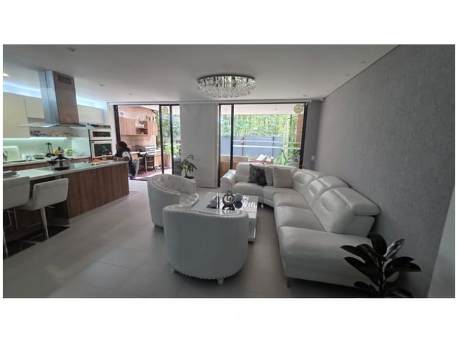 Casa de 4 alcobas en venta en Escobero, Envigado, 224 m² · foto 2 de 24
