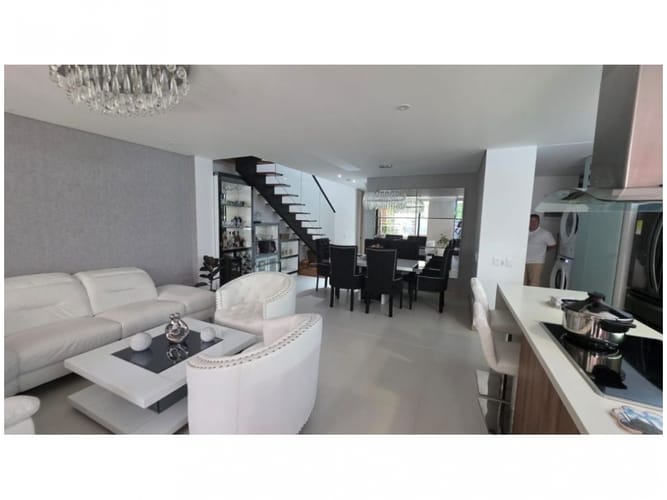 Casa de 4 alcobas en venta en Escobero, Envigado, 224 m² · foto 13 de 24