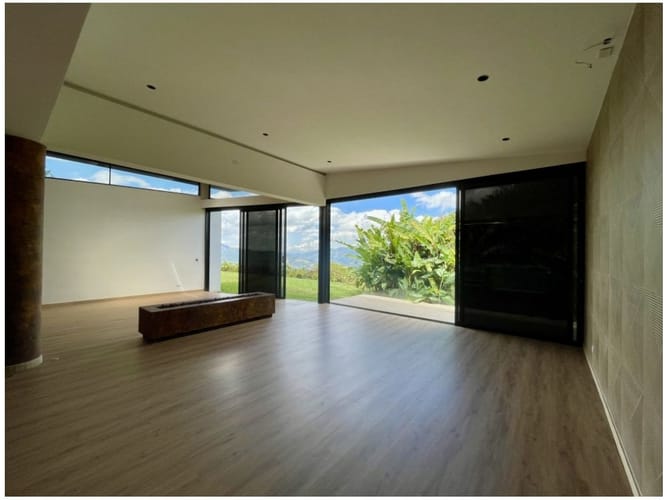 Casa de 3 alcobas en venta en El Poblado, Medellín, 450 m² · foto 2 de 24