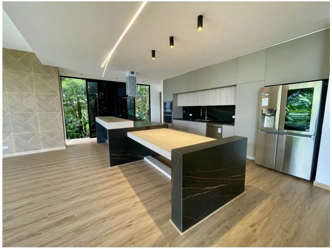 Casa de 3 alcobas en venta en El Poblado, Medellín, 450 m² · foto 4 de 24