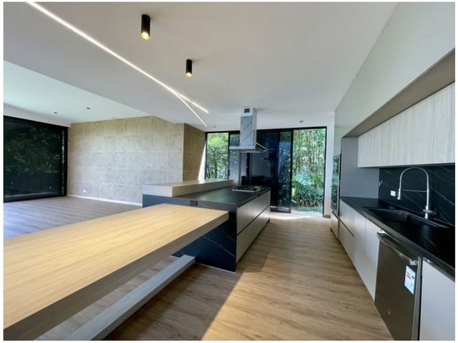 Casa de 3 alcobas en venta en El Poblado, Medellín, 450 m² · foto 5 de 24
