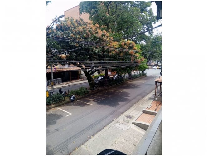 Casa de 6 alcobas en venta en Florida Nueva, Medellín, 322 m² · foto 2 de 6