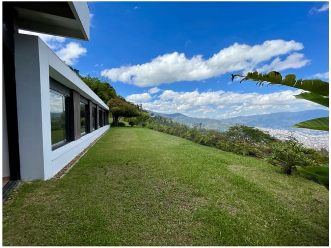Casa de 3 alcobas en venta en El Poblado, Medellín, 450 m² · foto 10 de 24