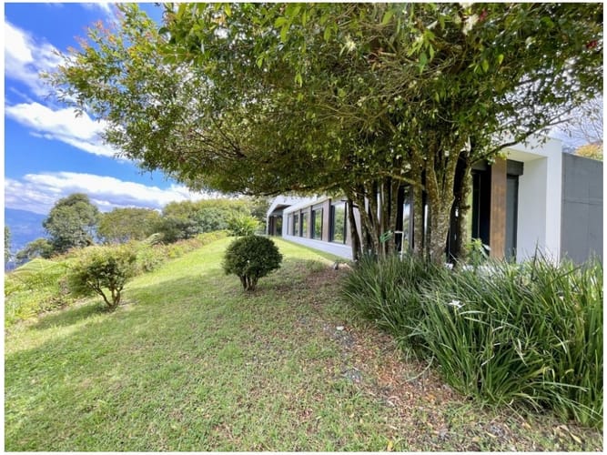 Casa de 3 alcobas en venta en El Poblado, Medellín, 450 m² · foto 12 de 24