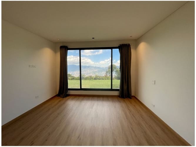 Casa de 3 alcobas en venta en El Poblado, Medellín, 450 m² · foto 16 de 24