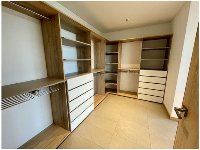 Casa de 3 alcobas en venta en El Poblado, Medellín, 450 m² · foto 17 de 24
