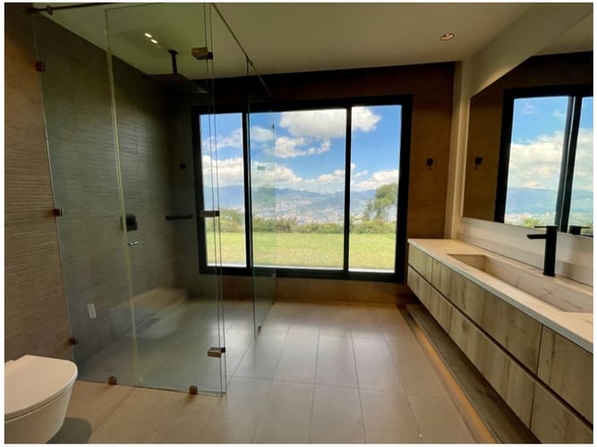 Casa de 3 alcobas en venta en El Poblado, Medellín, 450 m² · foto 18 de 24