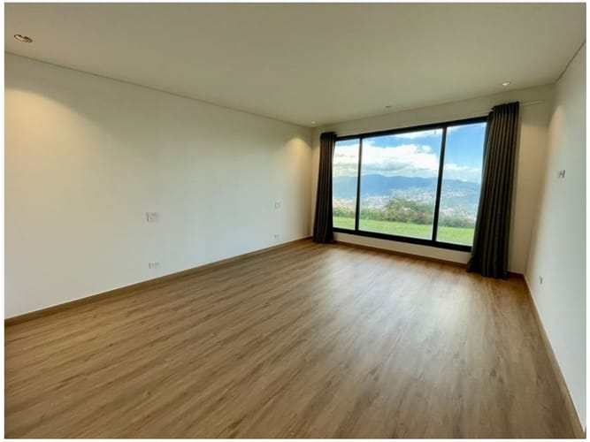 Casa de 3 alcobas en venta en El Poblado, Medellín, 450 m² · foto 19 de 24