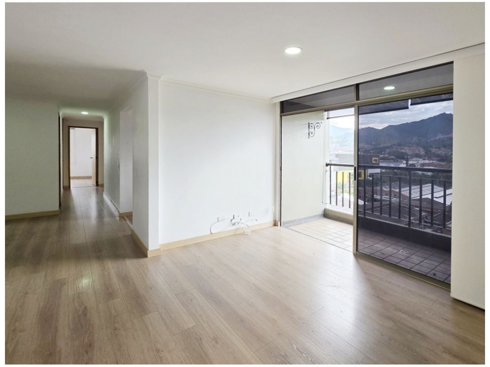 Apartamento en venta en El Portal, Envigado · foto 3 de 18