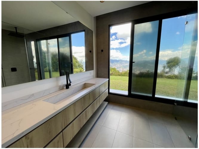 Casa de 3 alcobas en venta en El Poblado, Medellín, 450 m² · foto 21 de 24