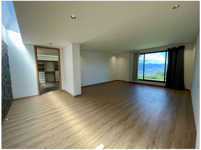 Casa de 3 alcobas en venta en El Poblado, Medellín, 450 m² · foto 23 de 24