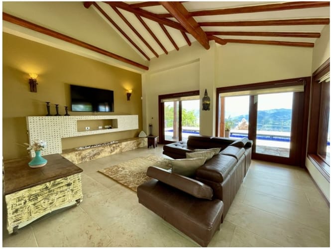 Casa de 3 alcobas en venta en El Poblado, Medellín, 500 m² · foto 10 de 24