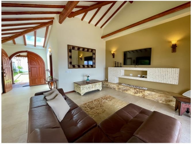 Casa de 3 alcobas en venta en El Poblado, Medellín, 500 m² · foto 11 de 24