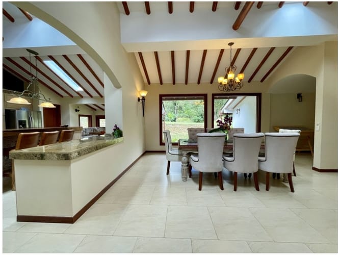 Casa de 3 alcobas en venta en El Poblado, Medellín, 500 m² · foto 16 de 24