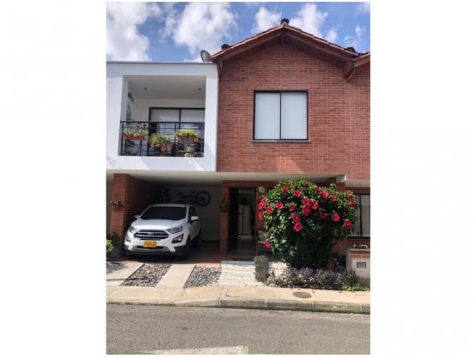 Casa de 3 alcobas en venta en La Ceja, 124 m² · foto 2 de 16