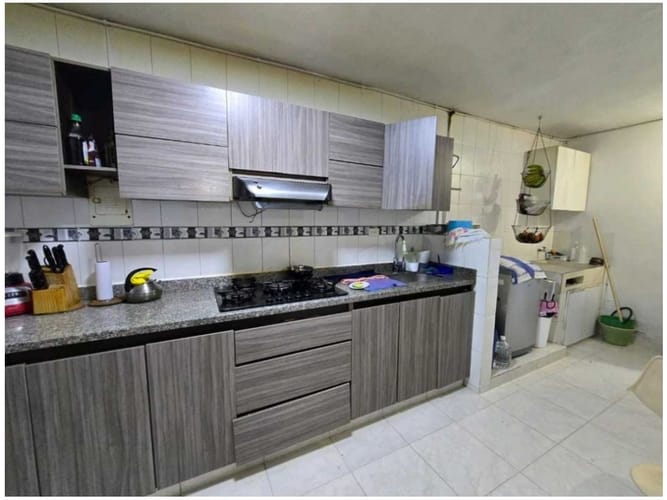 Casa de 7 alcobas en venta en Estadio, Medellín, 362 m² · foto 3 de 16