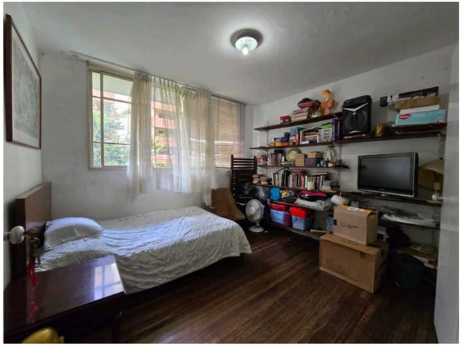 Casa de 7 alcobas en venta en Estadio, Medellín, 362 m² · foto 8 de 16