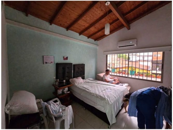 Casa de 7 alcobas en venta en Estadio, Medellín, 362 m² · foto 12 de 16