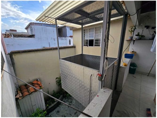 Casa de 7 alcobas en venta en Estadio, Medellín, 362 m² · foto 13 de 16