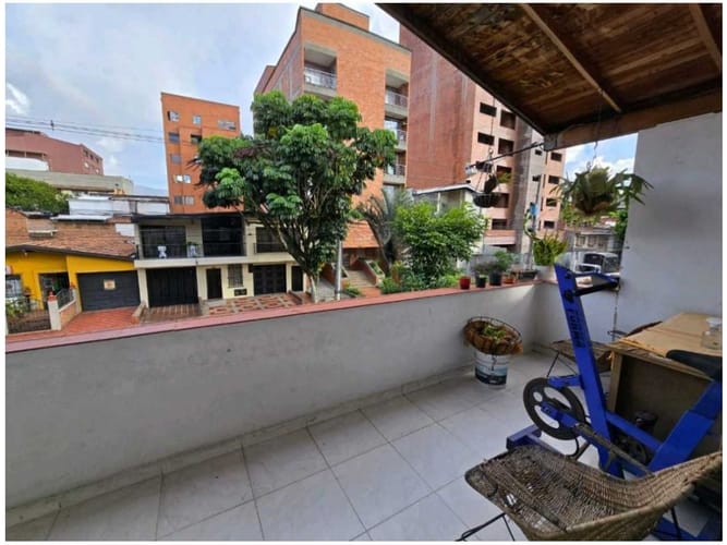 Casa de 7 alcobas en venta en Estadio, Medellín, 362 m² · foto 14 de 16