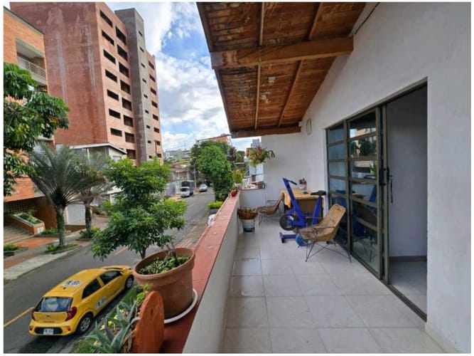 Casa de 7 alcobas en venta en Estadio, Medellín, 362 m² · foto 15 de 16