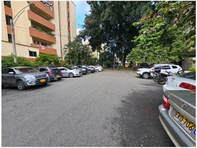 Casa de 7 alcobas en venta en Estadio, Medellín, 362 m² · foto 16 de 16