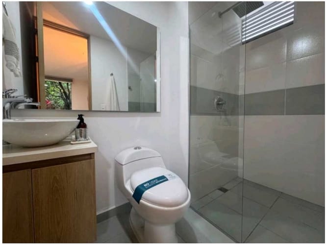 Apartamento de 2 alcobas en venta en Suramérica, Itagüí, 76 m² · foto 12 de 18