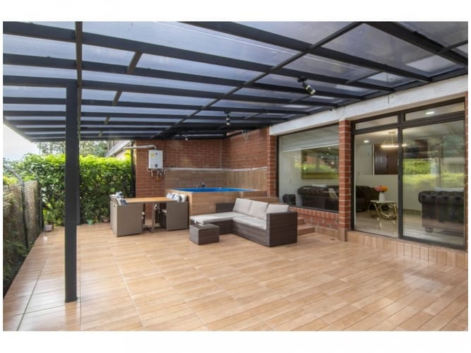 Casa de 4 alcobas en venta en El Poblado, Medellín, 240 m² · foto 3 de 24