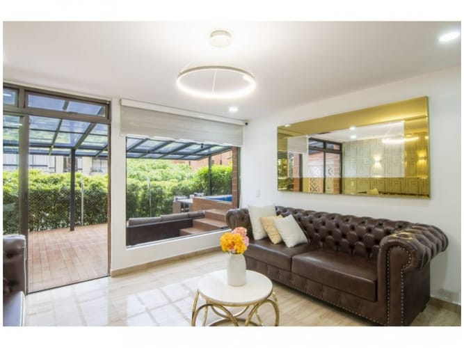 Casa de 4 alcobas en venta en El Poblado, Medellín, 240 m² · foto 6 de 24