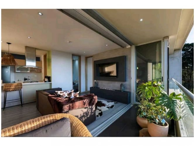 Apartaestudio en venta en El Poblado, Medellín, 70 m² · foto 2 de 23