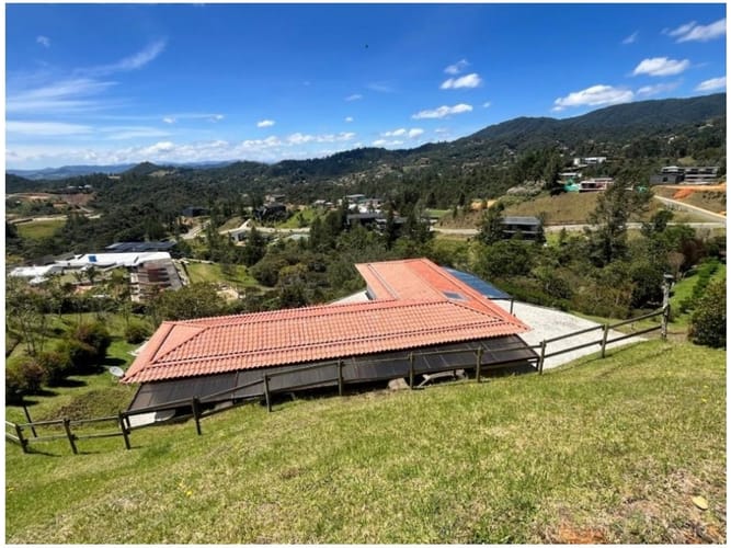 Casa de 4 alcobas en venta en Vía Las Palmas, Envigado, 250 m² · foto 2 de 24