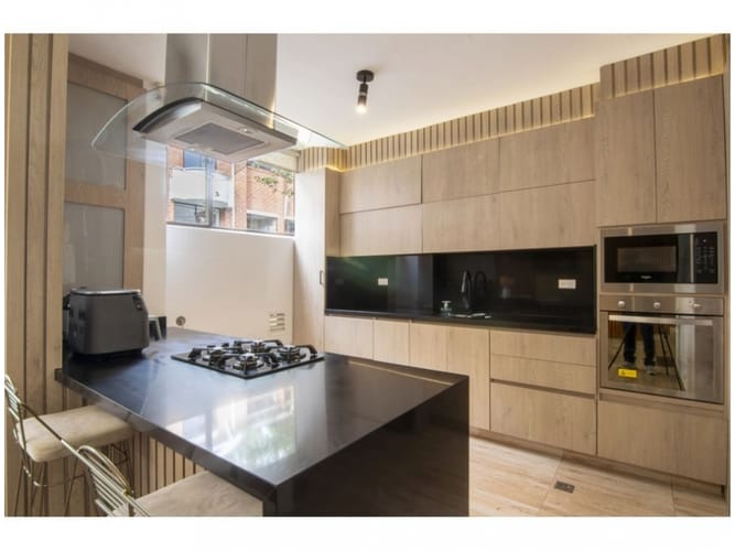 Casa de 4 alcobas en venta en El Poblado, Medellín, 240 m² · foto 13 de 24