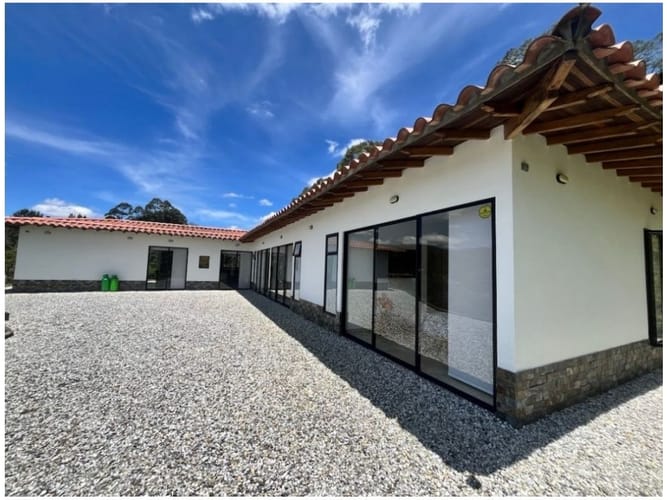 Casa de 4 alcobas en venta en Vía Las Palmas, Envigado, 250 m² · foto 4 de 24