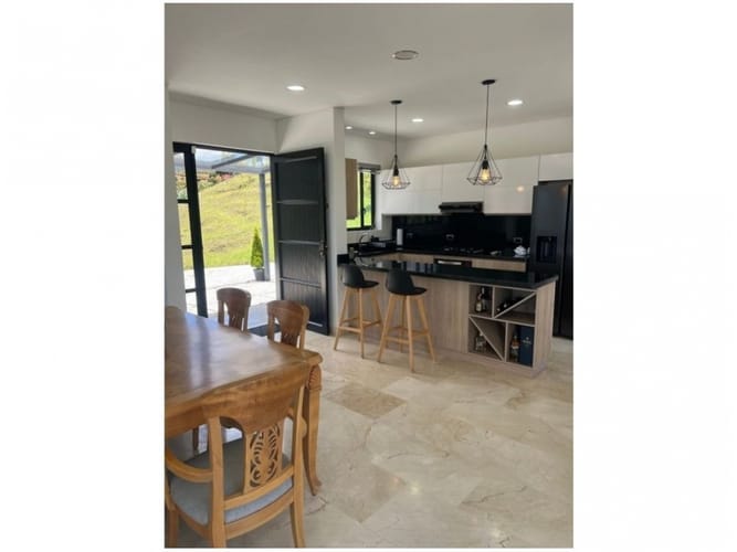 Casa de 4 alcobas en venta en Vía Las Palmas, Envigado, 250 m² · foto 7 de 24