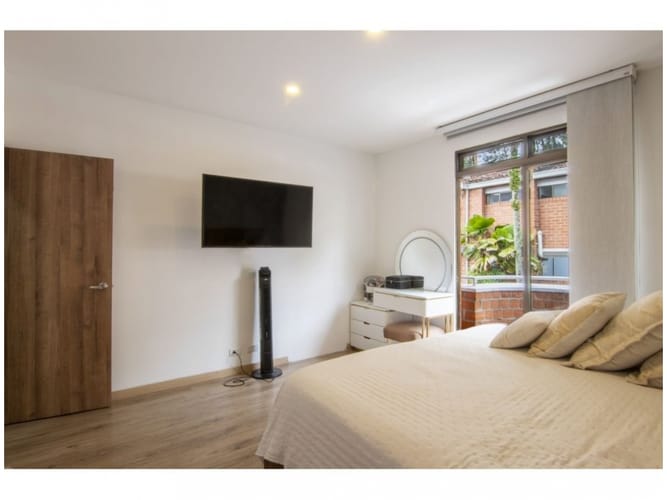 Casa de 4 alcobas en venta en El Poblado, Medellín, 240 m² · foto 19 de 24