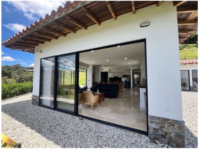 Casa de 4 alcobas en venta en Vía Las Palmas, Envigado, 250 m² · foto 13 de 24