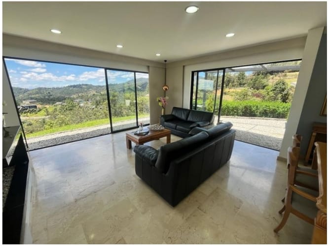 Casa de 4 alcobas en venta en Vía Las Palmas, Envigado, 250 m² · foto 14 de 24