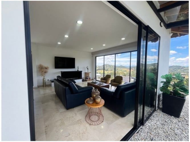 Casa de 4 alcobas en venta en Vía Las Palmas, Envigado, 250 m² · foto 16 de 24