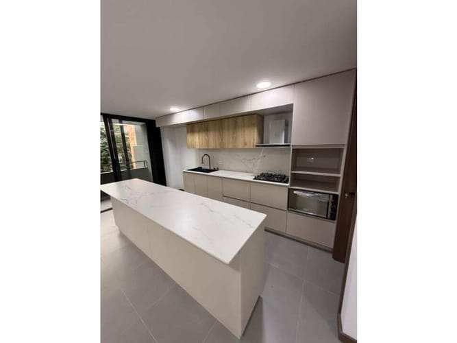 Apartamento de 4 alcobas en venta en Laureles, Medellín, 243 m² · foto 3 de 5