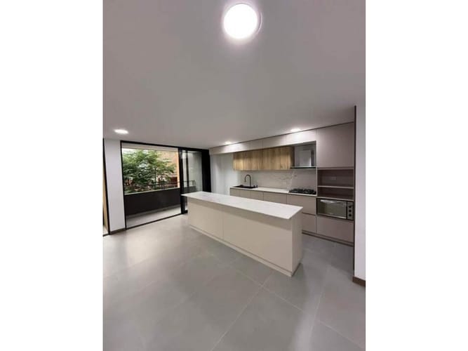 Apartamento de 4 alcobas en venta en Laureles, Medellín, 243 m² · foto 4 de 5