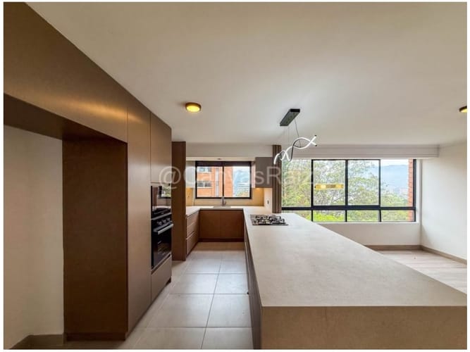 Apartamento de 3 alcobas en venta en El Poblado, Medellín, 192 m² · foto 4 de 17
