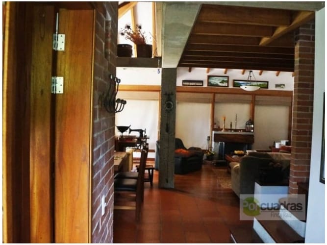 Casa de 3 alcobas en venta en Loma Del Escobero, Envigado, 265 m² · foto 2 de 13