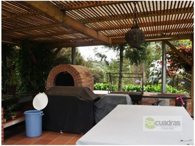 Casa de 3 alcobas en venta en Loma Del Escobero, Envigado, 265 m² · foto 3 de 13