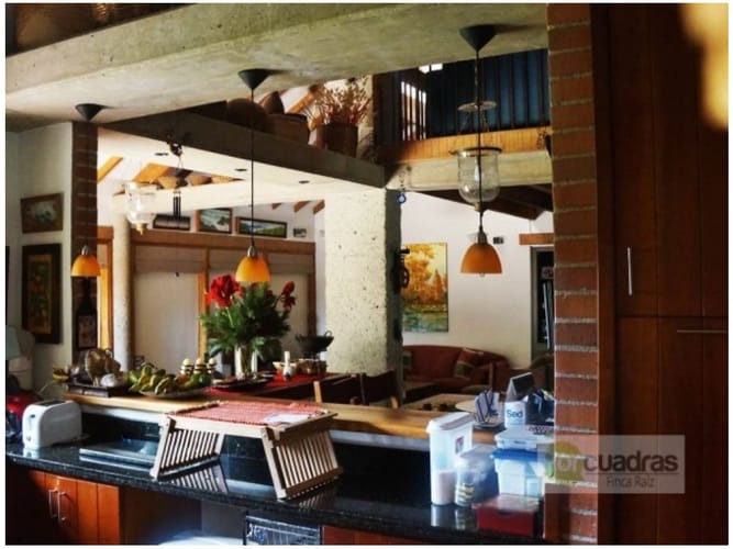 Casa de 3 alcobas en venta en Loma Del Escobero, Envigado, 265 m² · foto 5 de 13